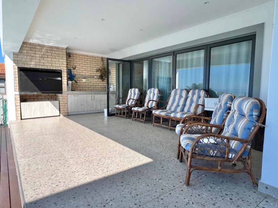 4 Bedroom Property for Sale in Wavecrest Eastern Cape